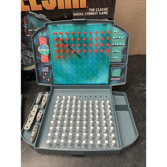 Vintage 1998 Battleship Game The Classic Naval Combat Game Milton Bradley Hasbro - Picture 3 of 14